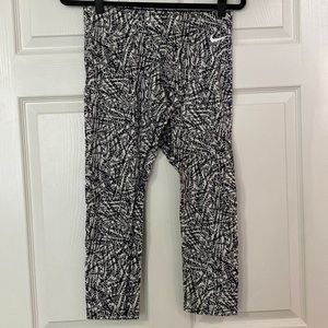 NIKE CROP LEGGING